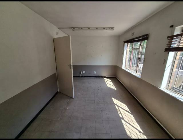 300M² WAREHOUSE TO LET IN WADEVILLE